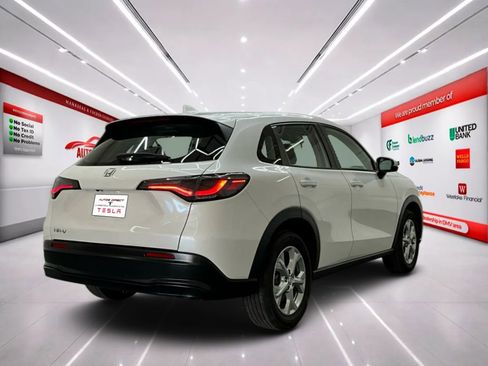 Used 2025 Honda HR-V LX image 8
