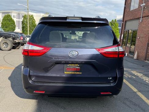 Used 2018 Toyota Sienna LE FWD image 9