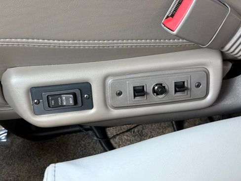 Used 2020 GMC Savana 2500 Extended w/ Enhanced Convenience Package image 26