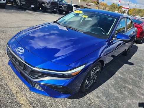 Used 2024 Hyundai Elantra Limited image 1