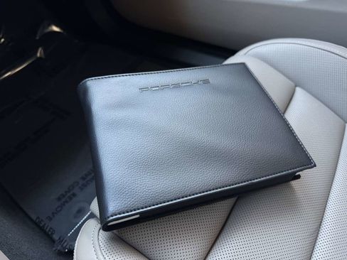 Used 2021 Porsche Taycan image 29