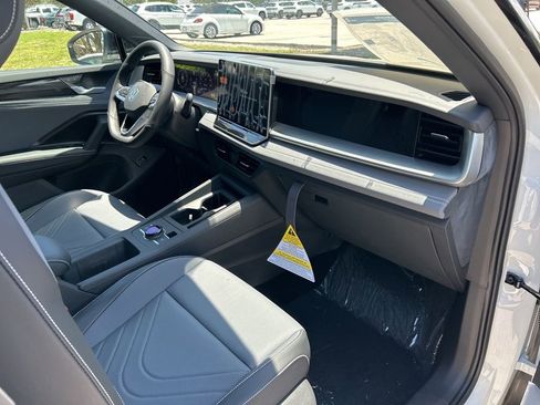 New 2026 Volkswagen Tiguan SE R-Line AWD/4WD image 44