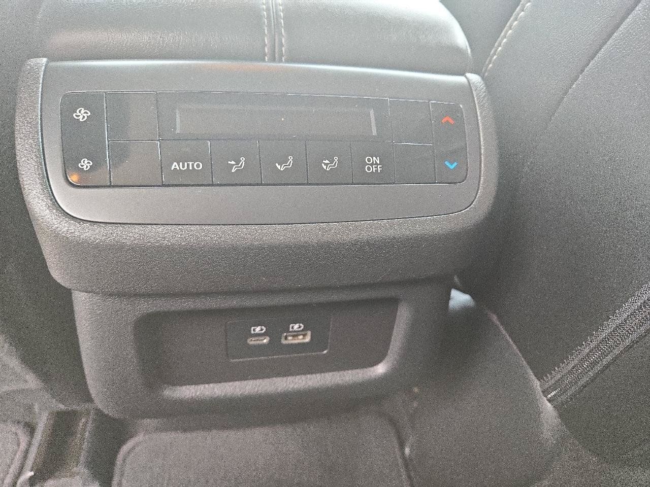 Used 2023 Nissan Pathfinder SL AWD/4WD image 12