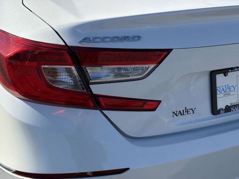 Used 2018 Honda Accord EX image 21