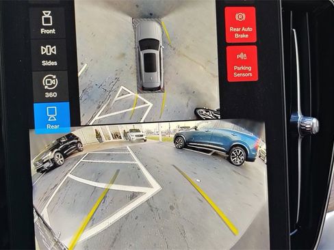 Certified 2025 Volvo XC90 B6 Plus image 22