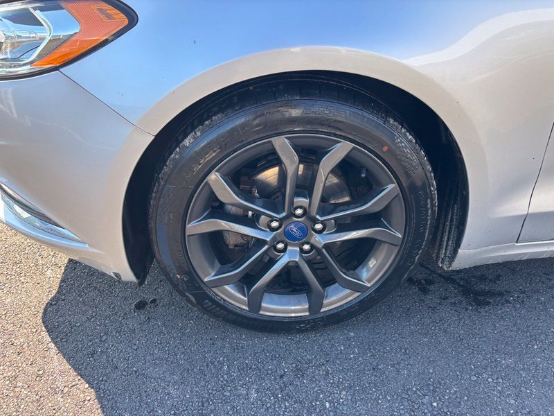 Used 2018 Ford Fusion SE w/ Equipment Group 201A FWD image 15