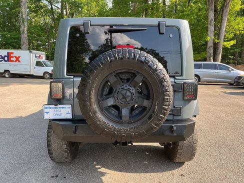 Used 2014 Jeep Wrangler Unlimited Sahara w/ Connectivity Group AWD/4WD image 9