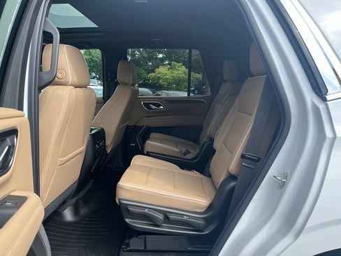 Used 2021 Chevrolet Tahoe Premier w/ Premium Package AWD/4WD image 24