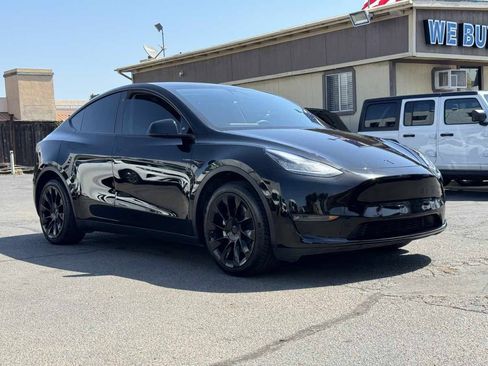 Used 2022 Tesla Model Y Long Range AWD/4WD image 5