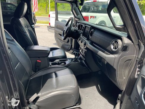 Used 2018 Jeep Wrangler Unlimited Sahara w/ Dual Top Group AWD/4WD image 35