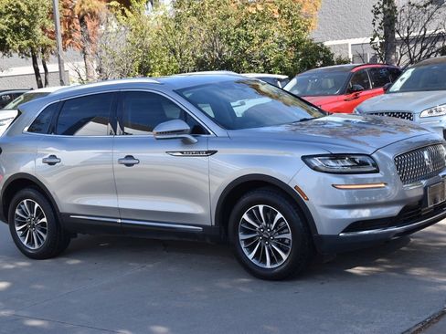 Used 2022 Lincoln Nautilus FWD w/ Premium Package image 5