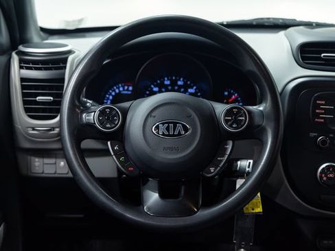Used 2016 Kia Soul + FWD image 13