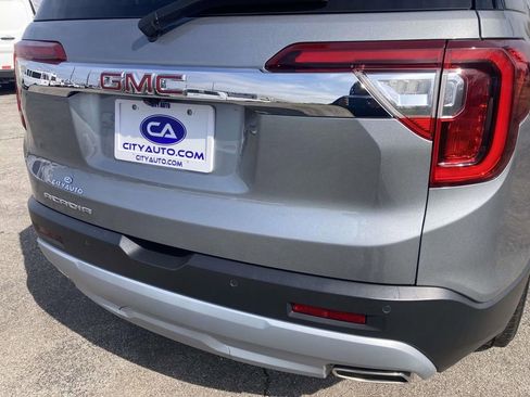 Used 2023 GMC Acadia SLT w/ Technology Package image 11