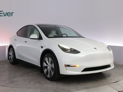 Used 2023 Tesla Model Y Long Range AWD/4WD image 13