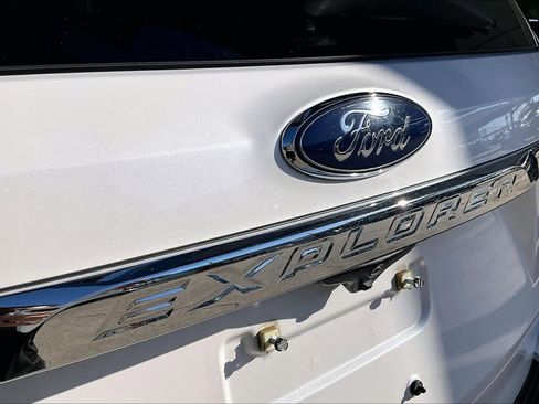 Used 2018 Ford Explorer XLT w/ Equipment Group 202A AWD/4WD image 31
