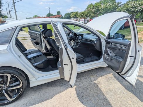 Used 2018 Honda Accord Sport image 14