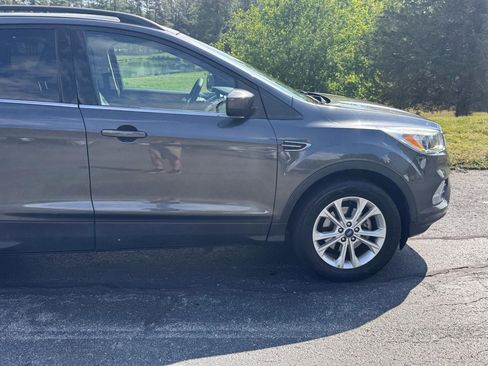 Used 2018 Ford Escape SE FWD image 31