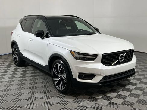 Used 2021 Volvo XC40 T5 R-Design w/ Advanced Package image 2