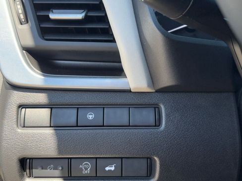 Used 2025 Nissan Rogue SV image 28