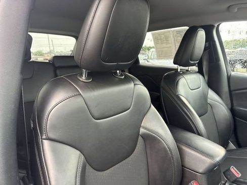 Used 2019 Jeep Cherokee Latitude Plus AWD/4WD image 22