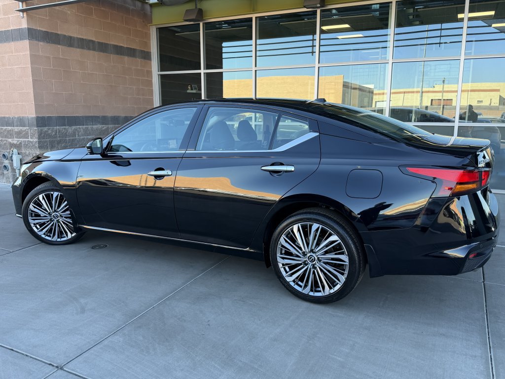 Used 2024 Nissan Altima 2.5 SL AWD/4WD image 5