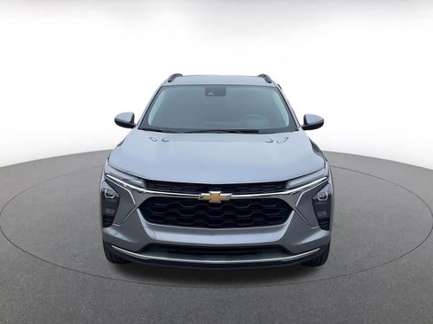 Used 2025 Chevrolet Trax LT image 3