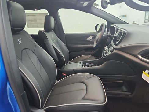 New 2026 Chrysler Pacifica Limited w/ S Appearance Package image 33