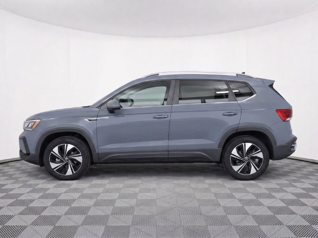 Used 2023 Volkswagen Taos SE w/ Panoramic Sunroof Package AWD/4WD image 7