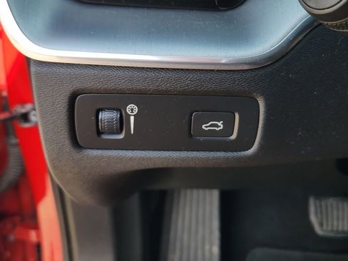 Used 2018 Volvo XC60 T6 Momentum w/ Advanced Package image 24