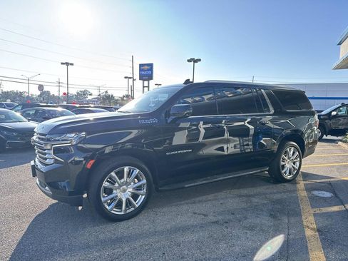 Certified 2022 Chevrolet Suburban High Country image 4