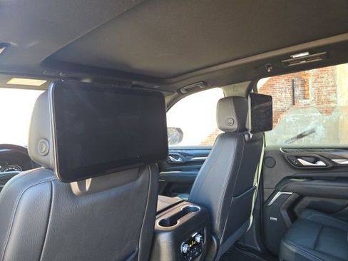 Used 2021 GMC Yukon XL Denali w/ Denali Premium Package image 16