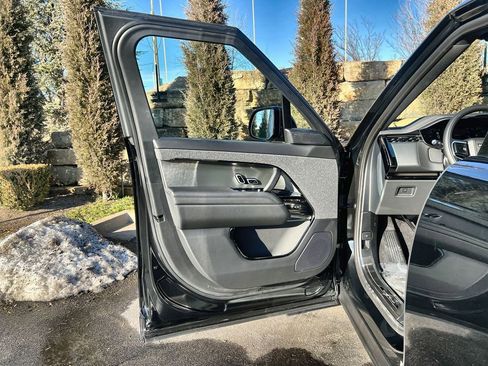 Used 2025 Land Rover Range Rover Sport S image 17