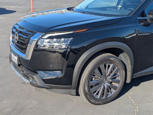 Used 2024 Nissan Pathfinder SL w/ SL Premium Package image 8