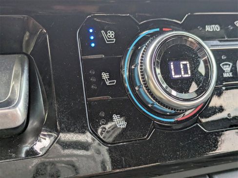 Used 2024 GMC Sierra 2500 AT4 image 23