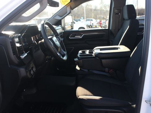 Used 2025 Chevrolet Silverado 2500 LT w/ Convenience Package image 18