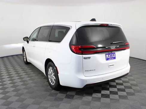 New 2027 Chrysler Pacifica Select FWD image 24