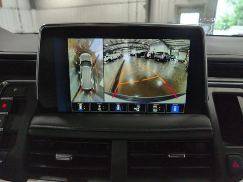 Used 2024 Chevrolet Tahoe Z71 w/ Luxury Package AWD/4WD image 18