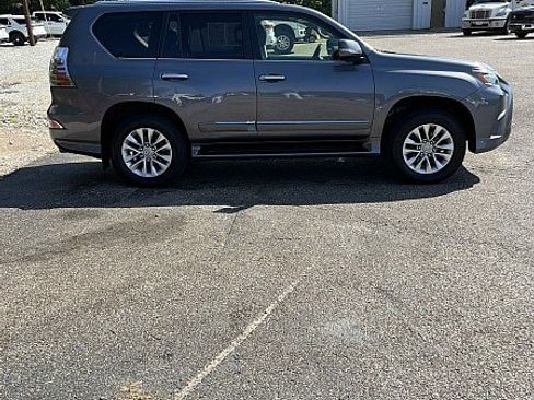 Used 2017 Lexus GX 460 Premium w/ Premium Package AWD/4WD image 8