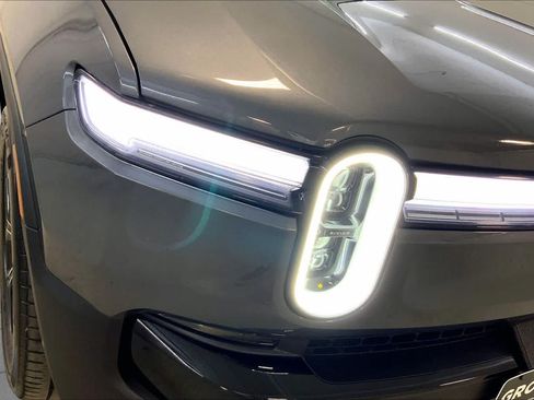 Used 2025 Rivian R1S Adventure AWD/4WD image 27