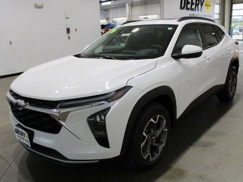 New 2026 Chevrolet Trax LT w/ Sunroof Package image 32