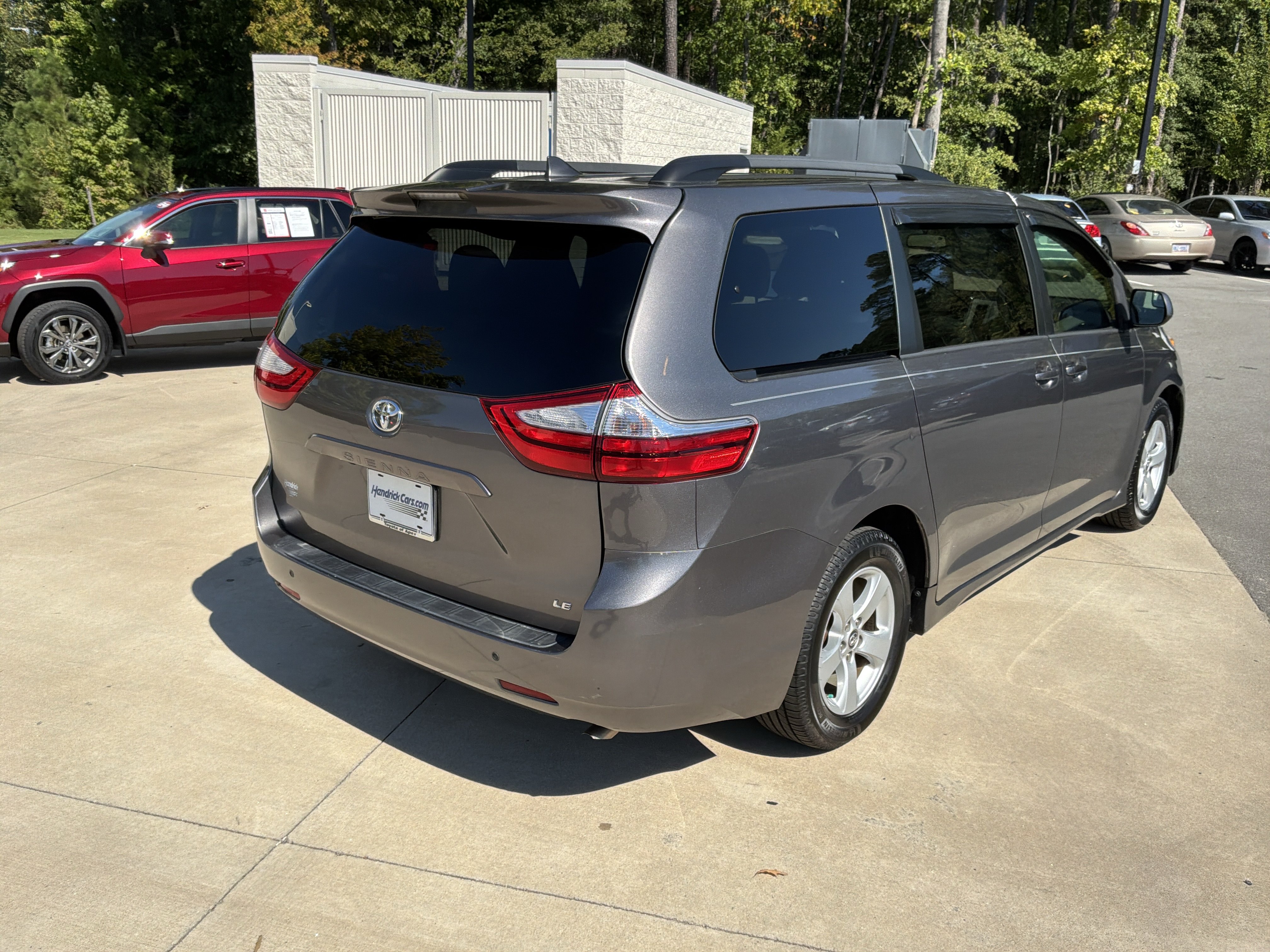 Used 2019 Toyota Sienna LE FWD image 10