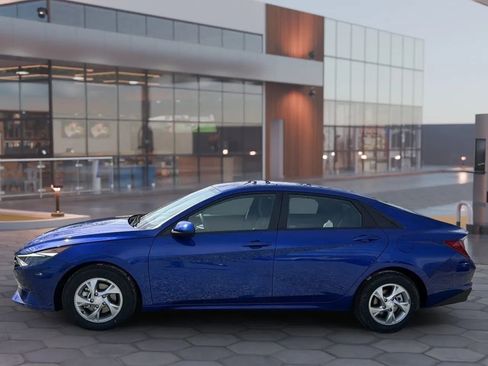 Used 2023 Hyundai Elantra SE FWD image 4