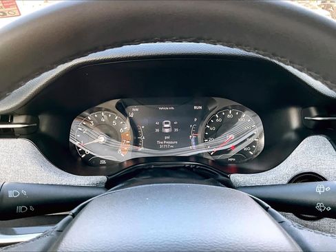 Certified 2024 Jeep Compass Latitude image 26