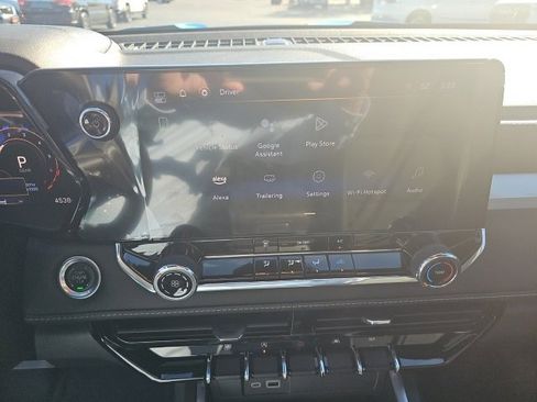 Used 2024 Chevrolet Colorado LT image 31