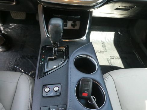 Used 2015 Toyota Avalon XLE Premium FWD image 25