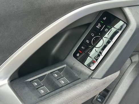 Used 2025 Audi SQ5 Prestige w/ Prestige Package image 17