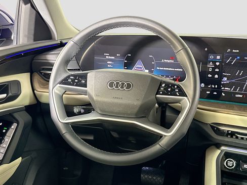 Used 2025 Audi Q5 Premium w/ Convenience Package AWD/4WD image 10