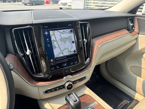 Used 2019 Volvo XC60 T6 Momentum w/ Multimedia Package AWD/4WD image 15
