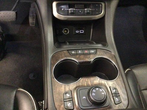 Used 2020 GMC Acadia Denali w/ Denali Ultimate Package AWD/4WD image 33