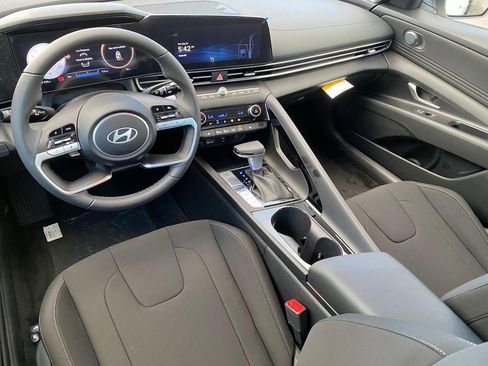 New 2025 Hyundai Elantra SEL image 12